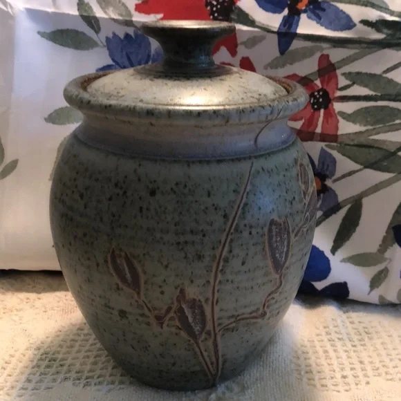 Vtg Studio Stoneware Pottery Lidded Vessel W/Decoration, Signed & dated 9”x6.5” - Picture 6 of 10